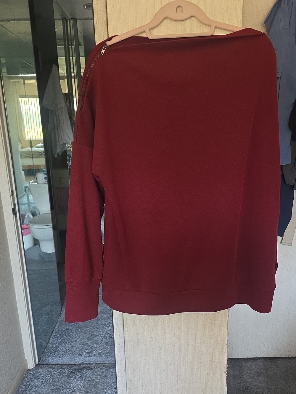 Off-the-Shoulder Lightweight Sweater in Wine